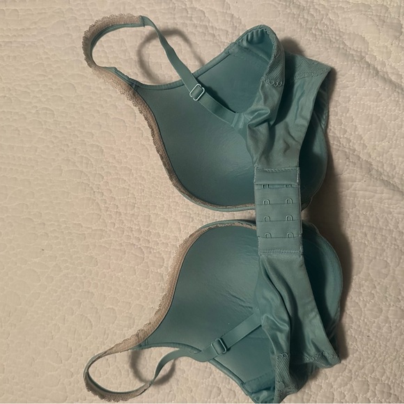 Elegant Teal Lace Victoria’s Secret Bra - Picture 4 of 5